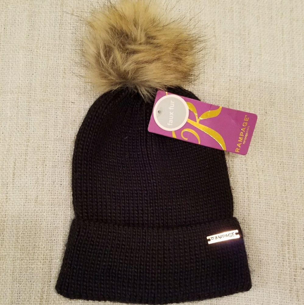 BLACK RAMPAGE KNITTED HAT WITH POM POM